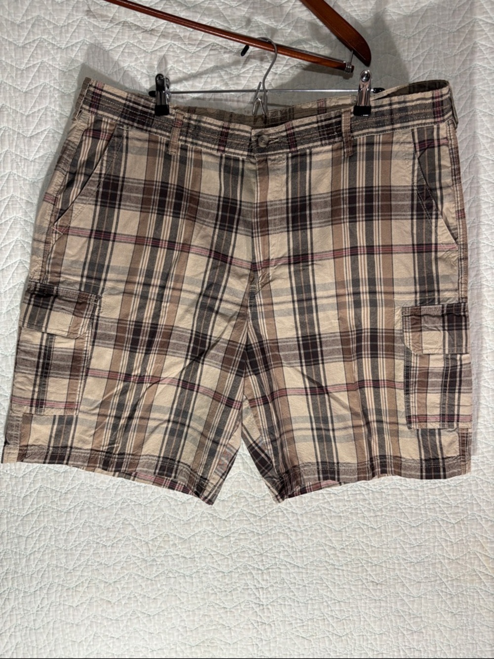 Basic Editions Plaid Cargo Shorts in Beige, Brown and Black 100% Cotton